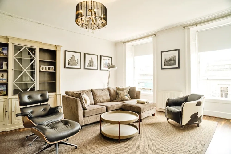 3 Bedrooms Apartment