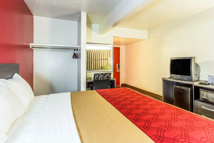 Econo Lodge near Snake River