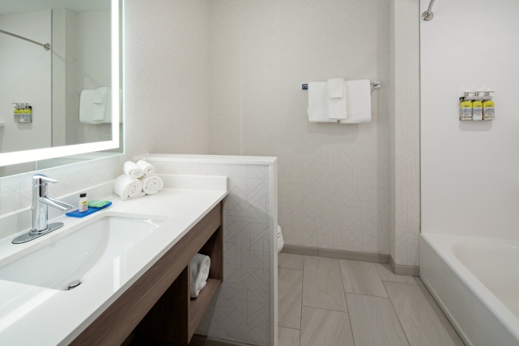 Holiday Inn Express & Sts Palm Desert - Millennium photo 10