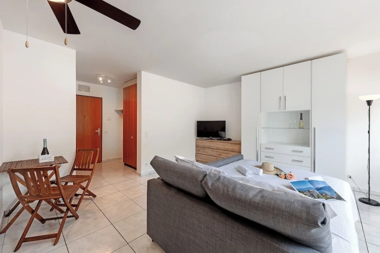 Family Studio with mountain view