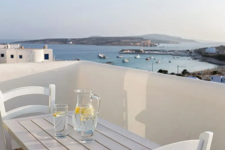 Apartment with balcony and with sea view