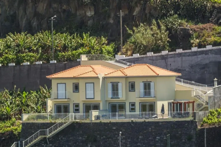 3 Bedrooms Cottage
