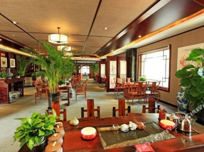 Junyue Hotel(石河子君悦酒店（石河子火车站店）)