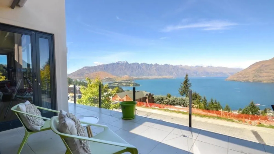 Aries Lake View Villa