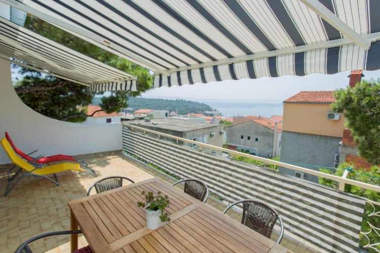 Apartment with sea view