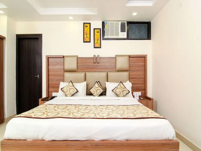 OYO 13932 Hotel Pushpanjali