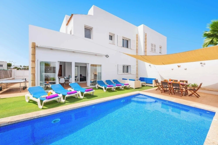 3 Bedrooms Villa