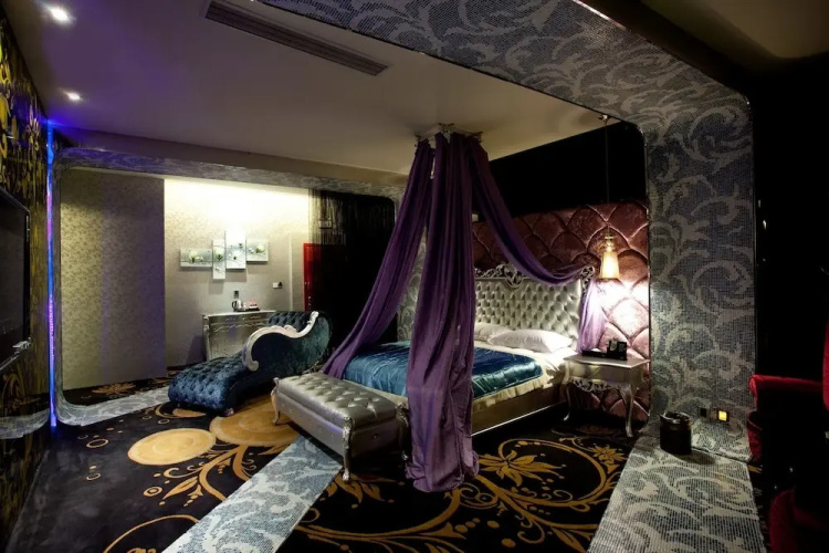 Luxurious Romantic Hotel