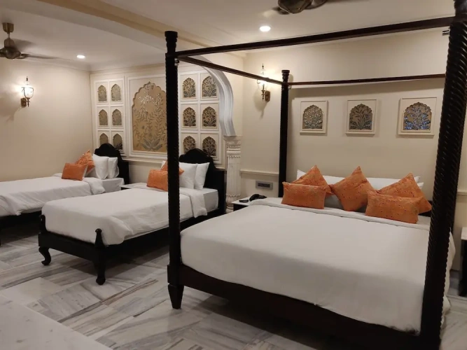 1 Bedroom Standard Quadruple Family room