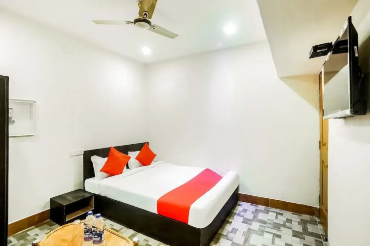 OYO 48754 Arati Homes