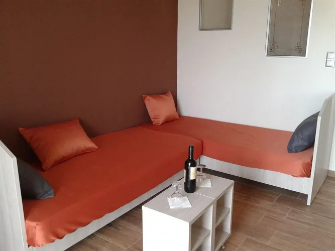 Karavos Apartments