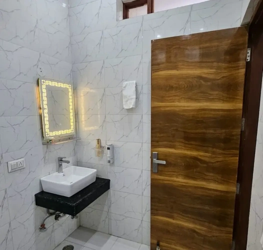 Deluxe Double room with balcony and with courtyard view