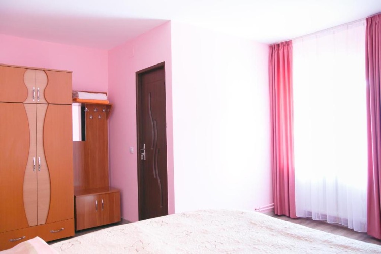 Standard Triple room with garden view
