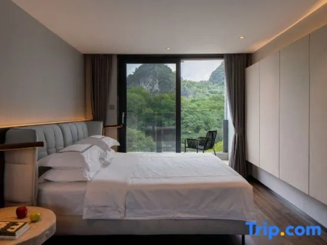 Standard Twin room with river view