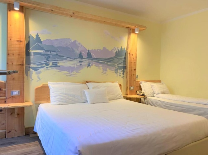 Standard Triple room