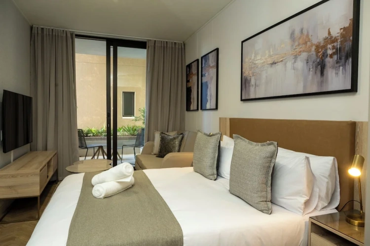 Executive Suite with city view
