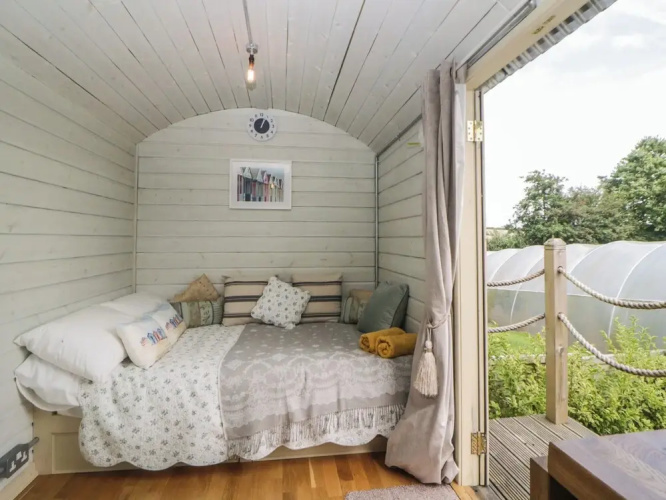 Flora's Hut