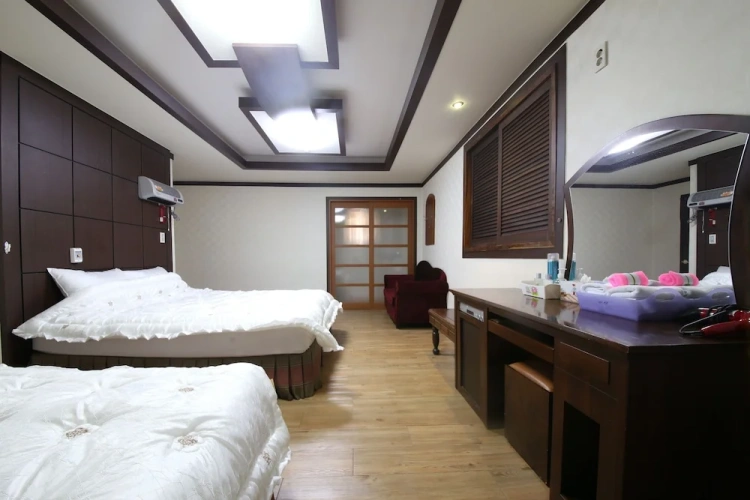 Quadruple Suite