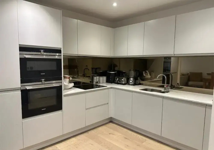 Stunning 2-bedroom Flat With Park View