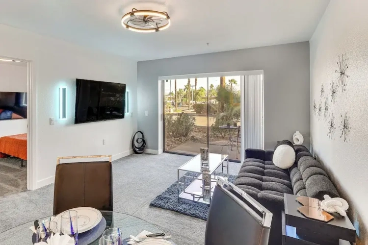 2 Bedrooms Apartment