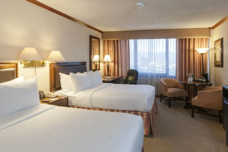 Standard Quadruple room with city view