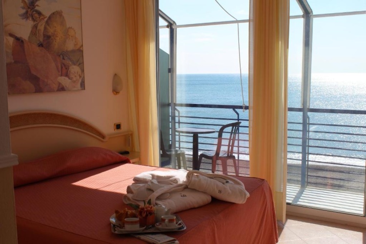 Standard Double room with sea view