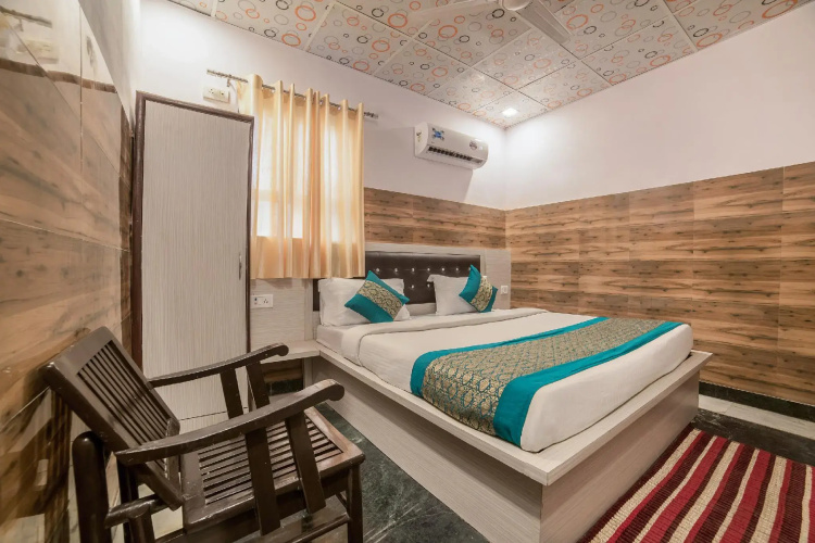 OYO 13772 hotel krishna