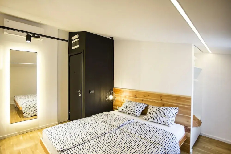 Atomic Apartment 02