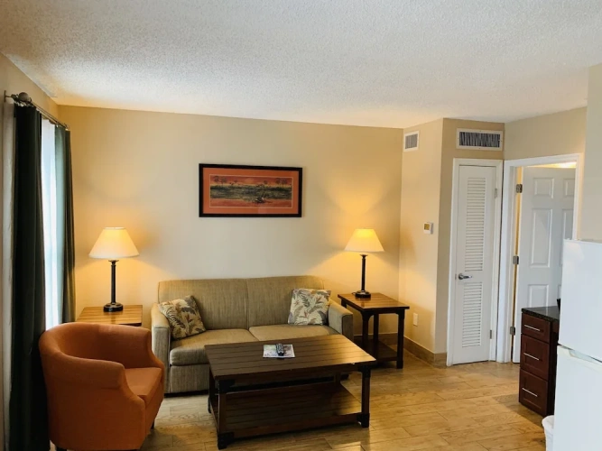 1 Bedroom Suite with canal view