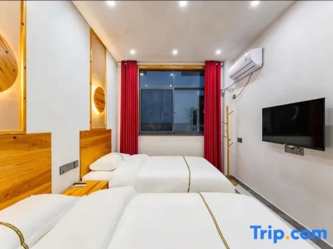 5 Bedrooms Villa
