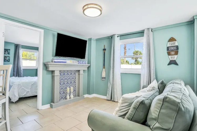 Lower Level 1 Block From 2 Beaches W/private Pool, High-speed Wi-fi