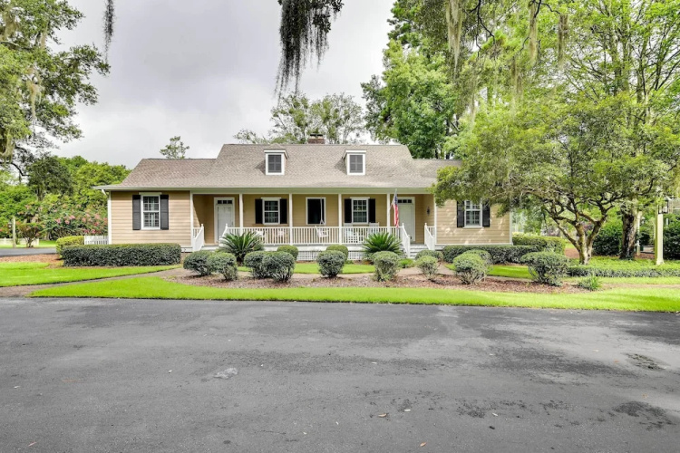Charming Cottage Near Golf Courses & Marsh Walk!