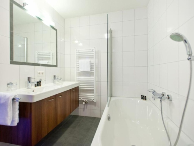 3 Bedrooms Apartment