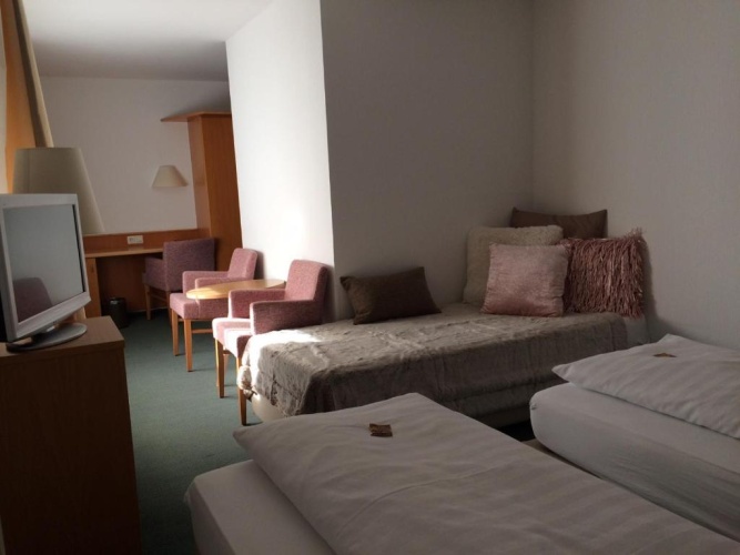 Standard Triple room