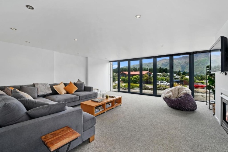 4 Bedrooms Cottage