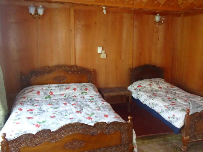 Marco Polo Houseboats
