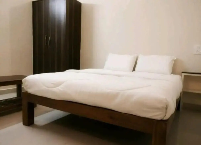 Iroomz Hotel Krishna Inn