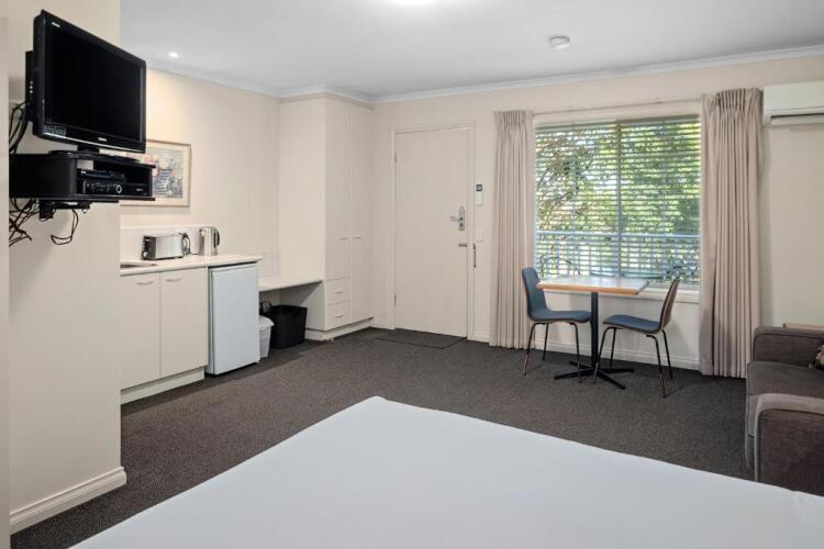 Yarra Gables Over view