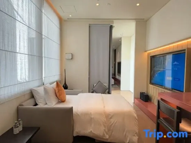Family Suite with pool view