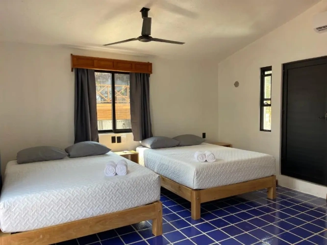 Standard Quadruple room with lake view