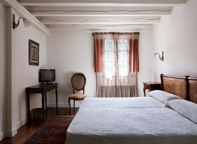 Hotel IRARAGORRI-ETXEA