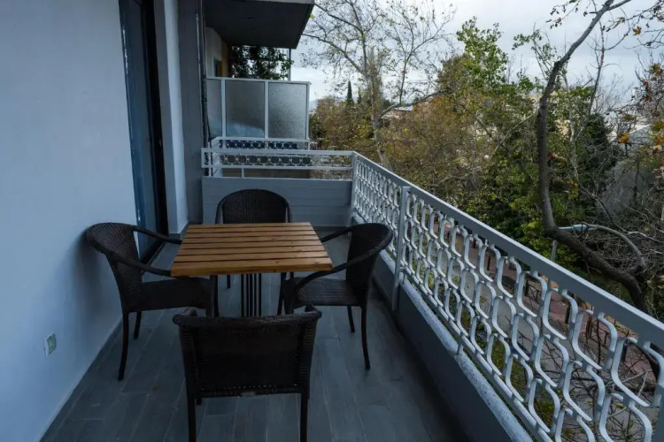 Lotos House