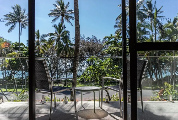 2 Bedrooms Family Apartment with sea view