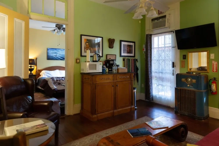 1 Bedroom Deluxe Suite with courtyard view