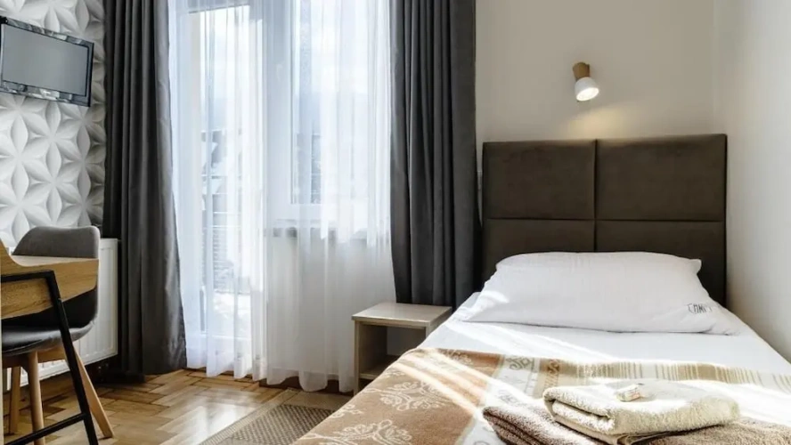 Standard Single room with balcony and with mountain view