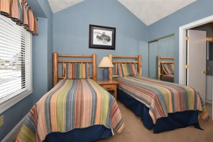 Seven Springs 3 BR Premium Condo with Loft & Deck by RedAwning