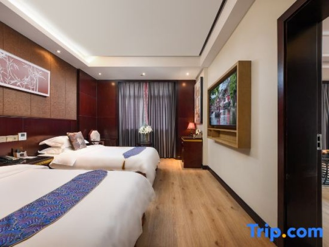 2 Bedrooms Quadruple Family Suite