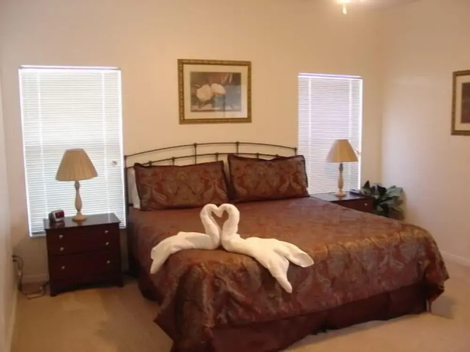 Ahr123 - Hampton Lakes - 5 Bed 3 Baths Villa