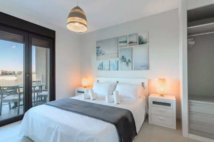 Modern Apartment With Shared Pool