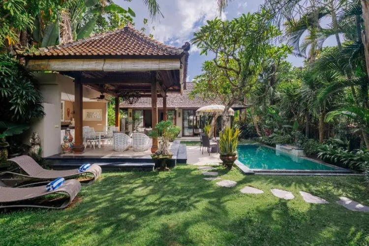 2 Bedrooms Villa